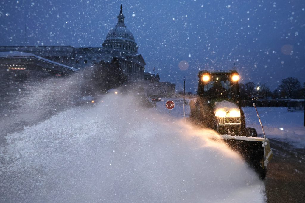 Philly’s Winter Rollercoaster: Cold Temps, Snow Showers, and a Warm Weekend!